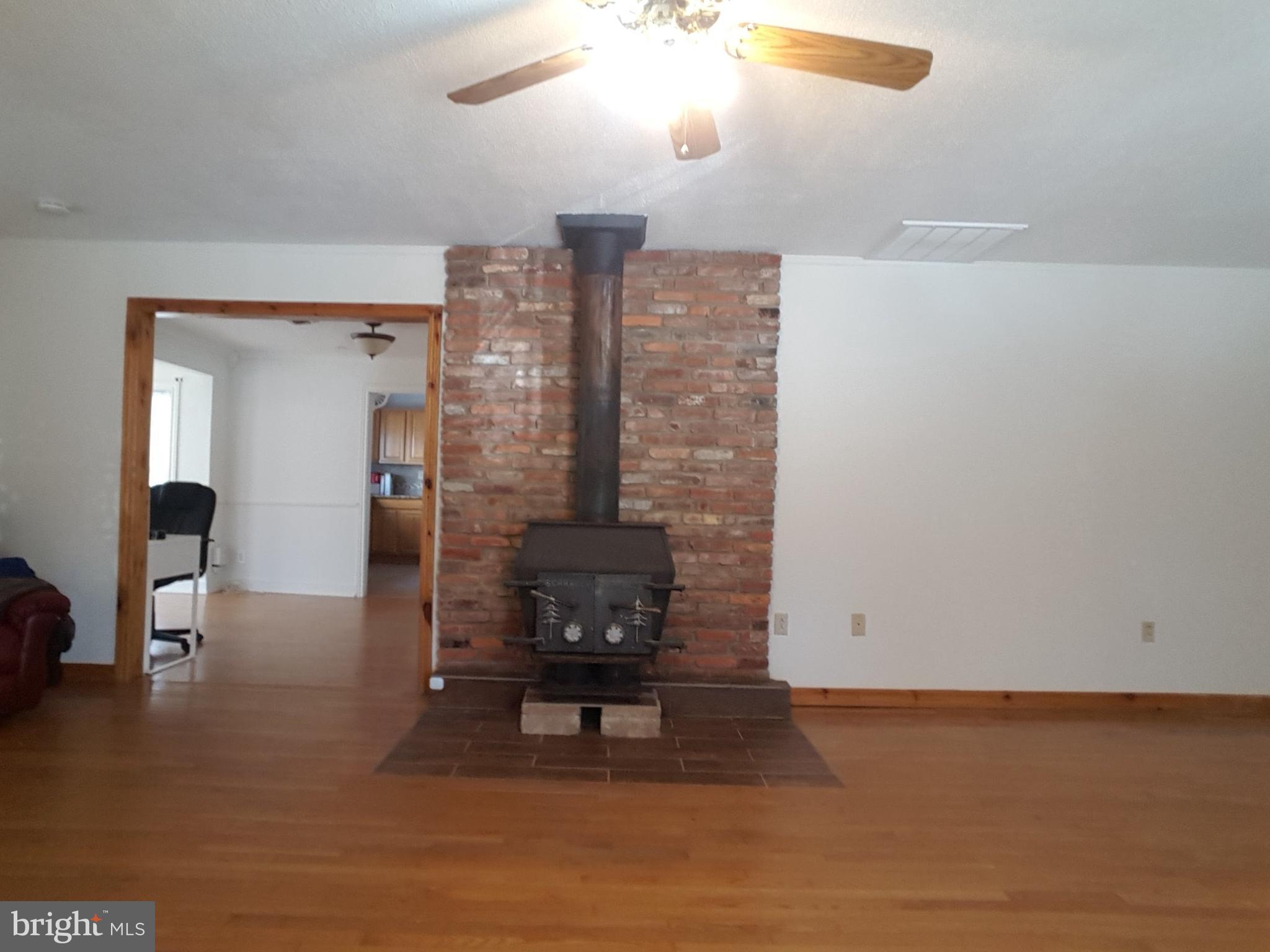 5904 Berwyn Road Berwyn Heights, MD 20740 - Photo 5 of 19 Living Room