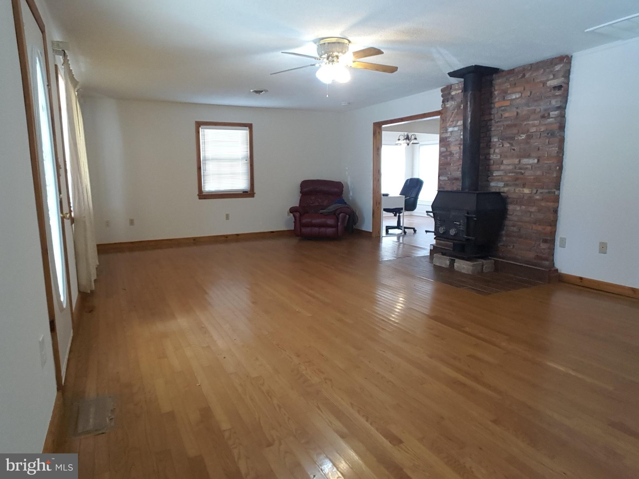 5904 Berwyn Road Berwyn Heights, MD 20740 - Photo 6 of 19 Living Room