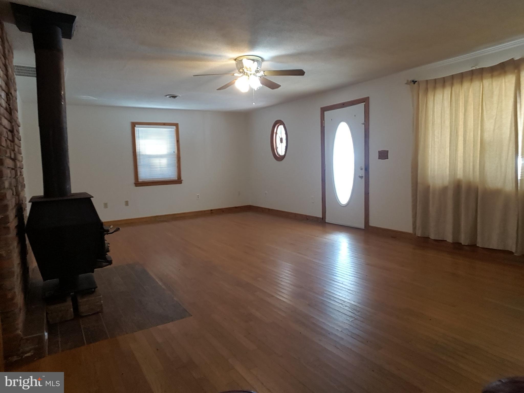 5904 Berwyn Road Berwyn Heights, MD 20740 - Photo 7 of 19 Living Room