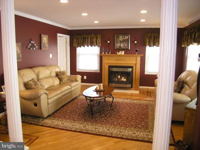 10010 Ellis Road Manassas, VA 20111 - Photo 3 of 26 Family Room