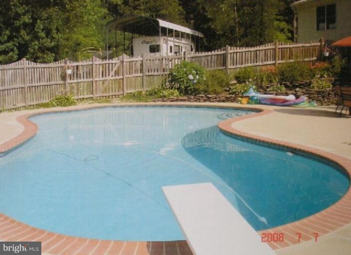 10010 Ellis Road Manassas, VA 20111 - Photo 23 of 26 Swimming Pool