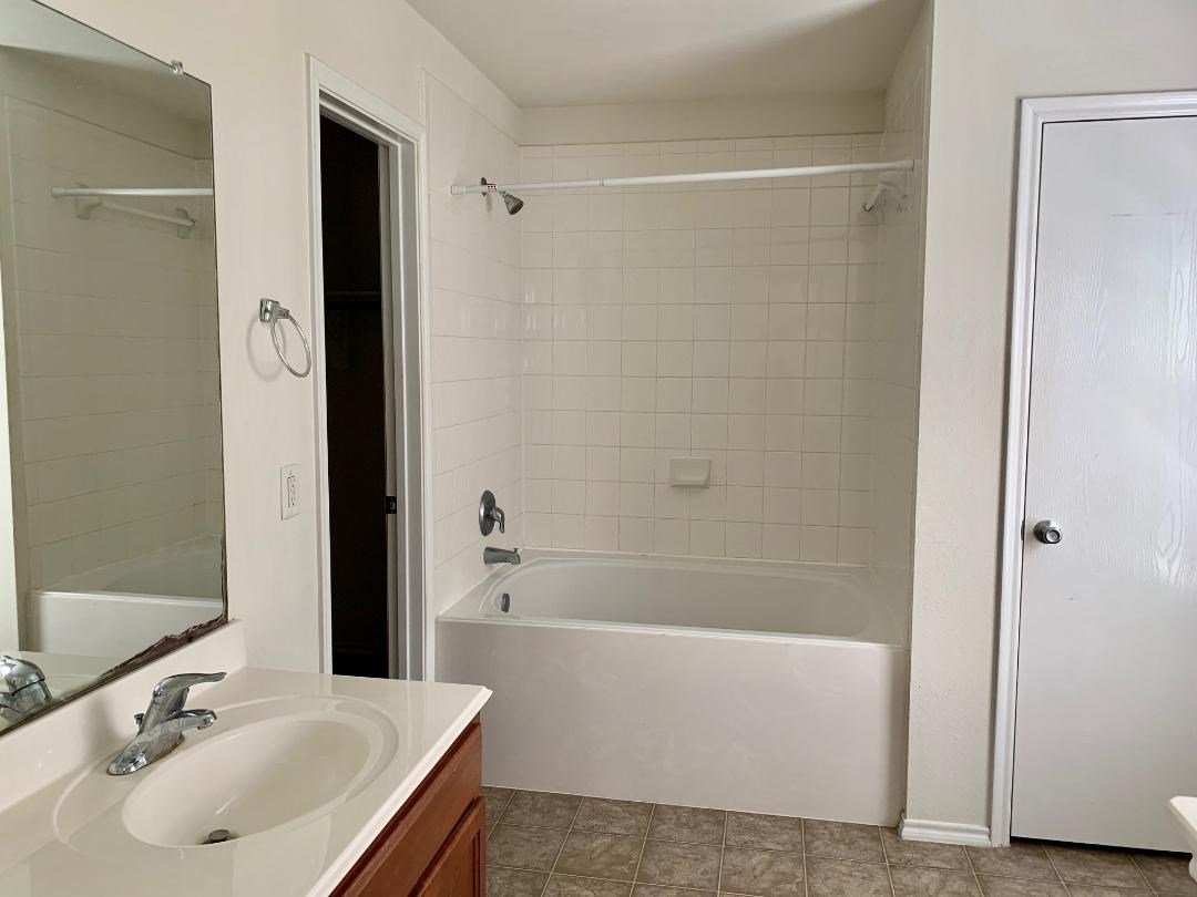 2902 Beacon Grove Street Spring, TX 77389 - Photo 16 of 22 a bathroom with a sink and a bathtub