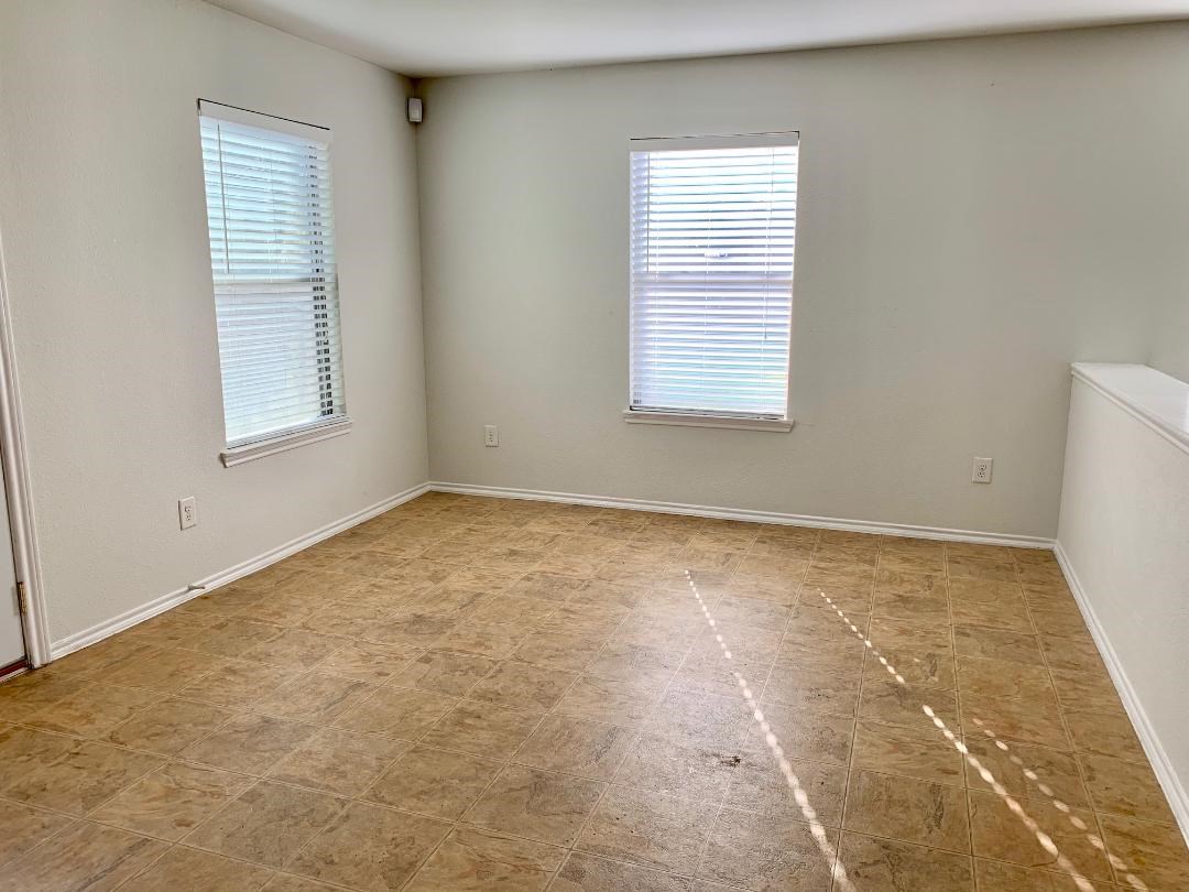 2902 Beacon Grove Street Spring, TX 77389 - Photo 7 of 22 an empty room with a window