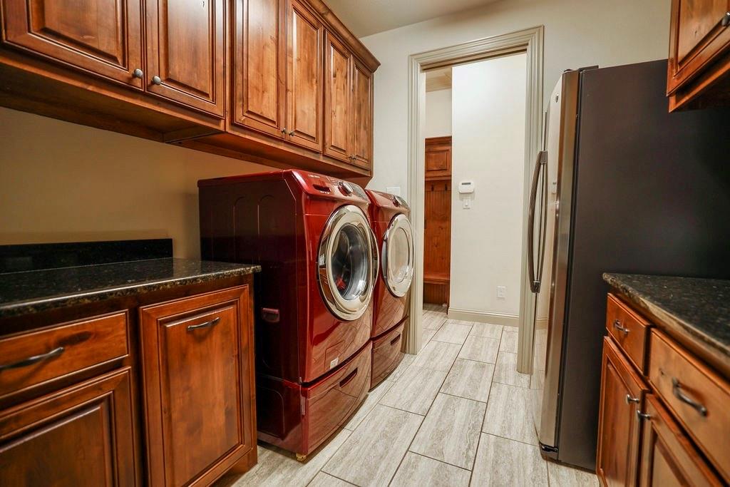 1387 Shadow Lakes Drive Wills Point, TX 75169 - Photo 14 of 33 a utility room with dryer and washer