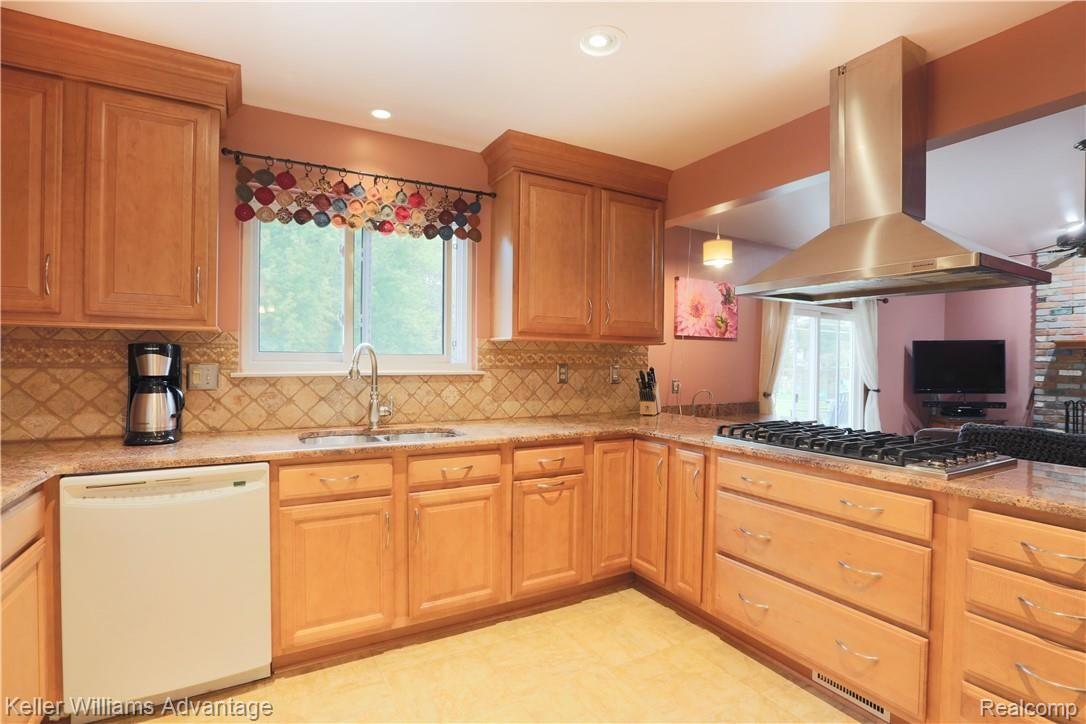 419 Worthington Road Canton, MI 48188 - Photo 9 of 37 0I0A4862.jpg