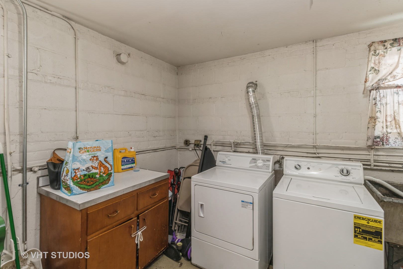 8517 West Foster Avenue Chicago, IL 60656 - Photo 20 of 21 a utility room with dryer and washer