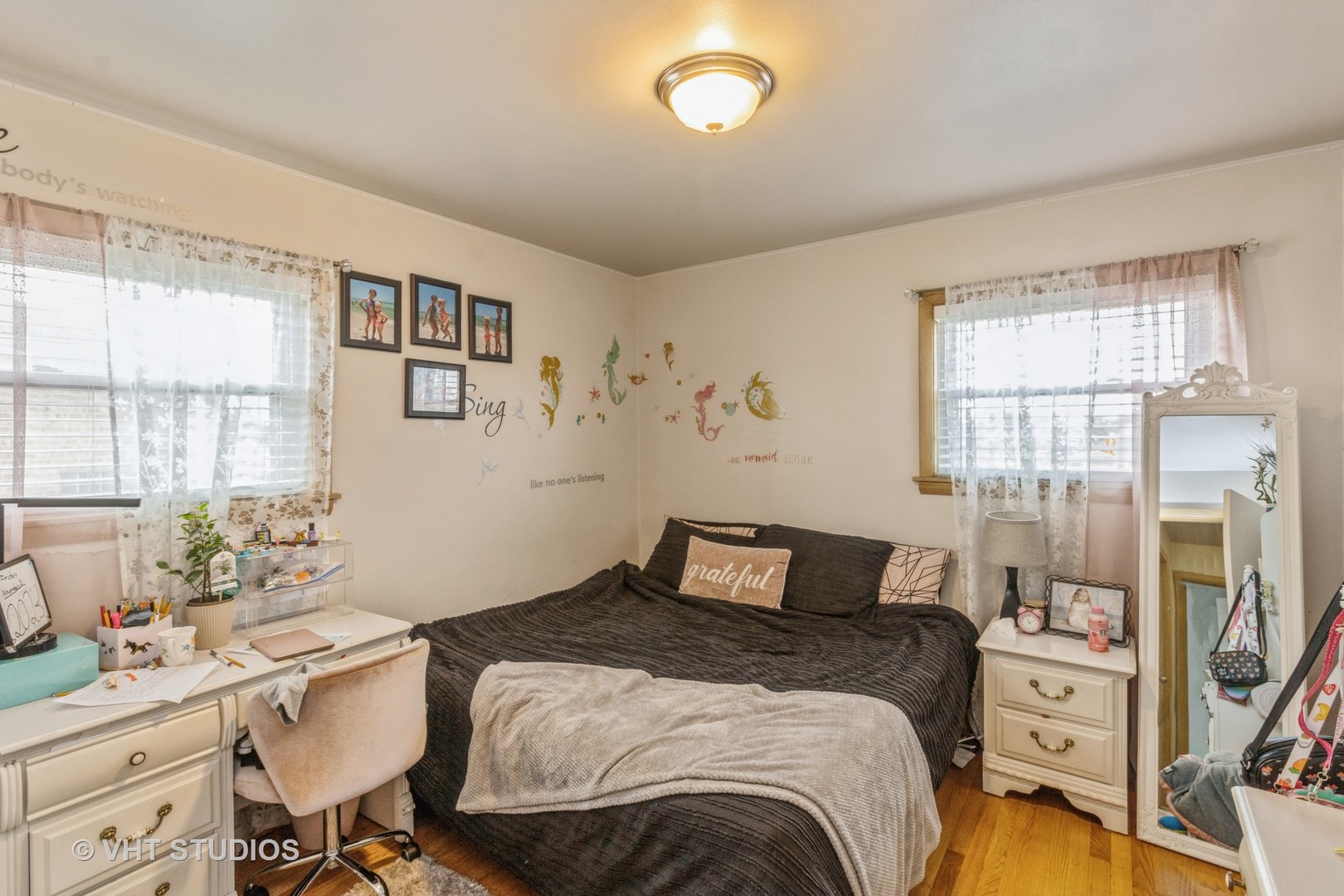 8517 West Foster Avenue Chicago, IL 60656 - Photo 5 of 21 a bedroom with a bed and wooden floor