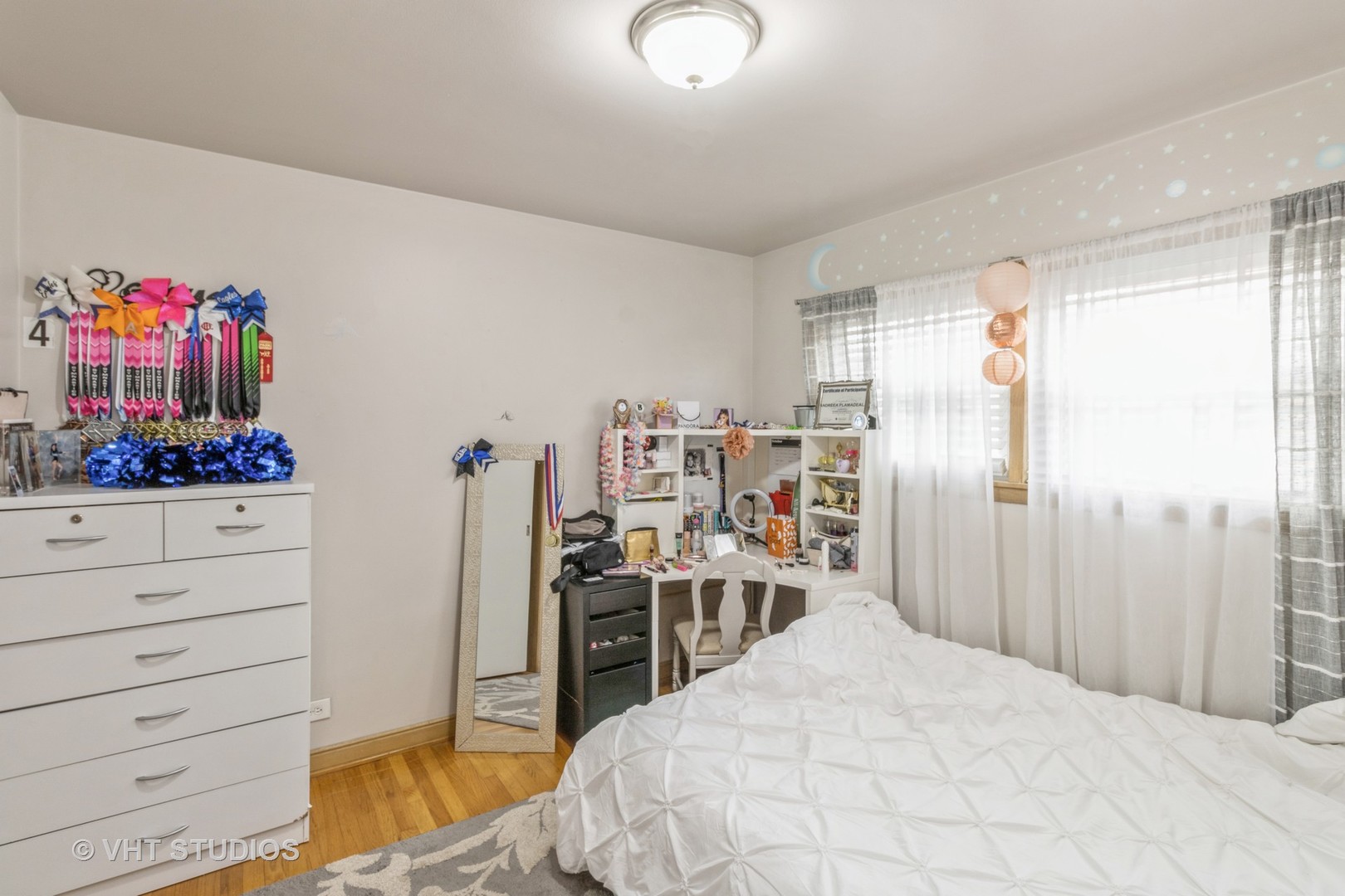 8517 West Foster Avenue Chicago, IL 60656 - Photo 7 of 21 a bedroom with a bed and a dresser