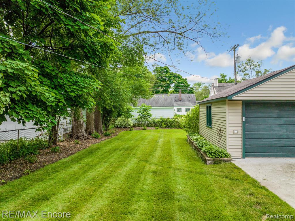 2350 Manchester Road Birmingham, MI 48009 - Photo 10 of 36
