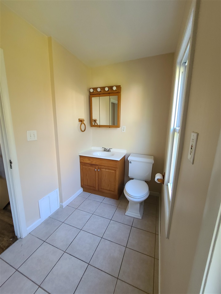 2602 Miller Road Flint, MI 48503 - Photo 50 of 58 Main Bath