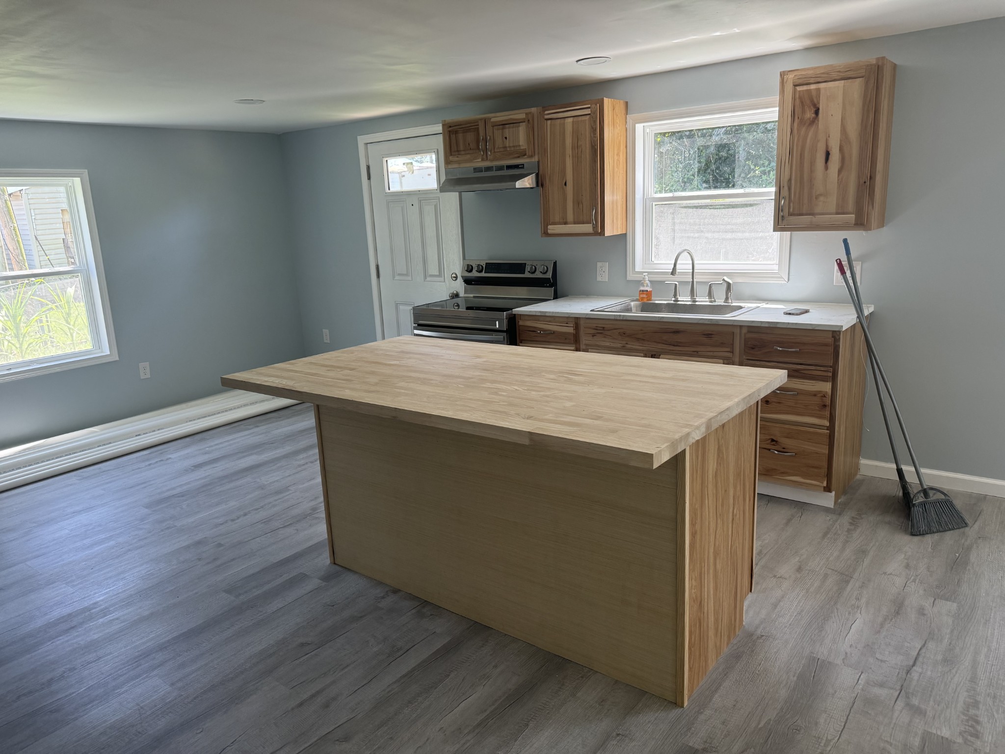 499 Carter Blake Road Tullahoma, TN 37388 - Photo 4 of 15 a room with wooden floor and window