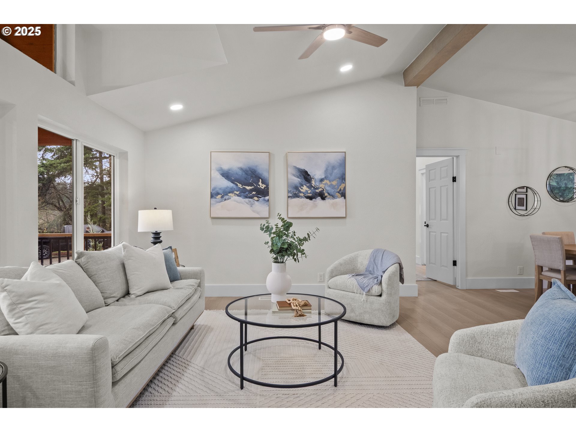 15776 South Pierce Road Molalla, OR 97038 - Photo 4 of 29 a living room with furniture and a large window