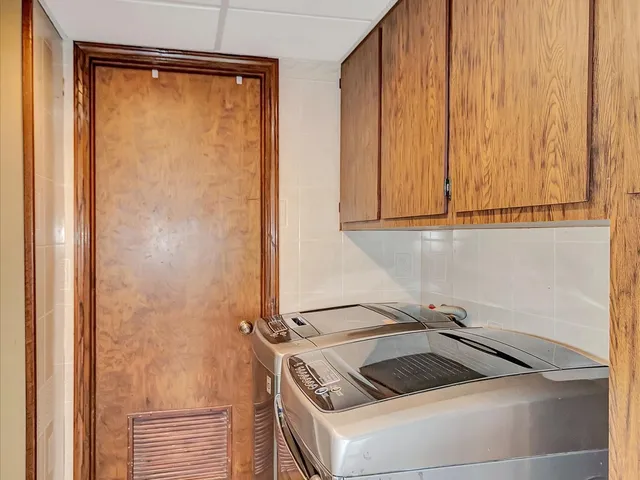 $275,000 | 7948 Merrimac Avenue, Burbank, IL 60459