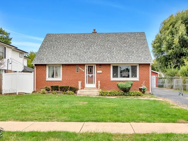 $275,000 | 7948 Merrimac Avenue, Burbank, IL 60459