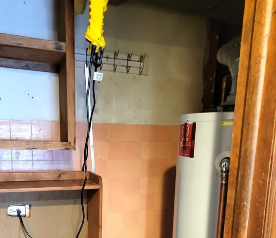 a view of empty room with window and ceiling fan