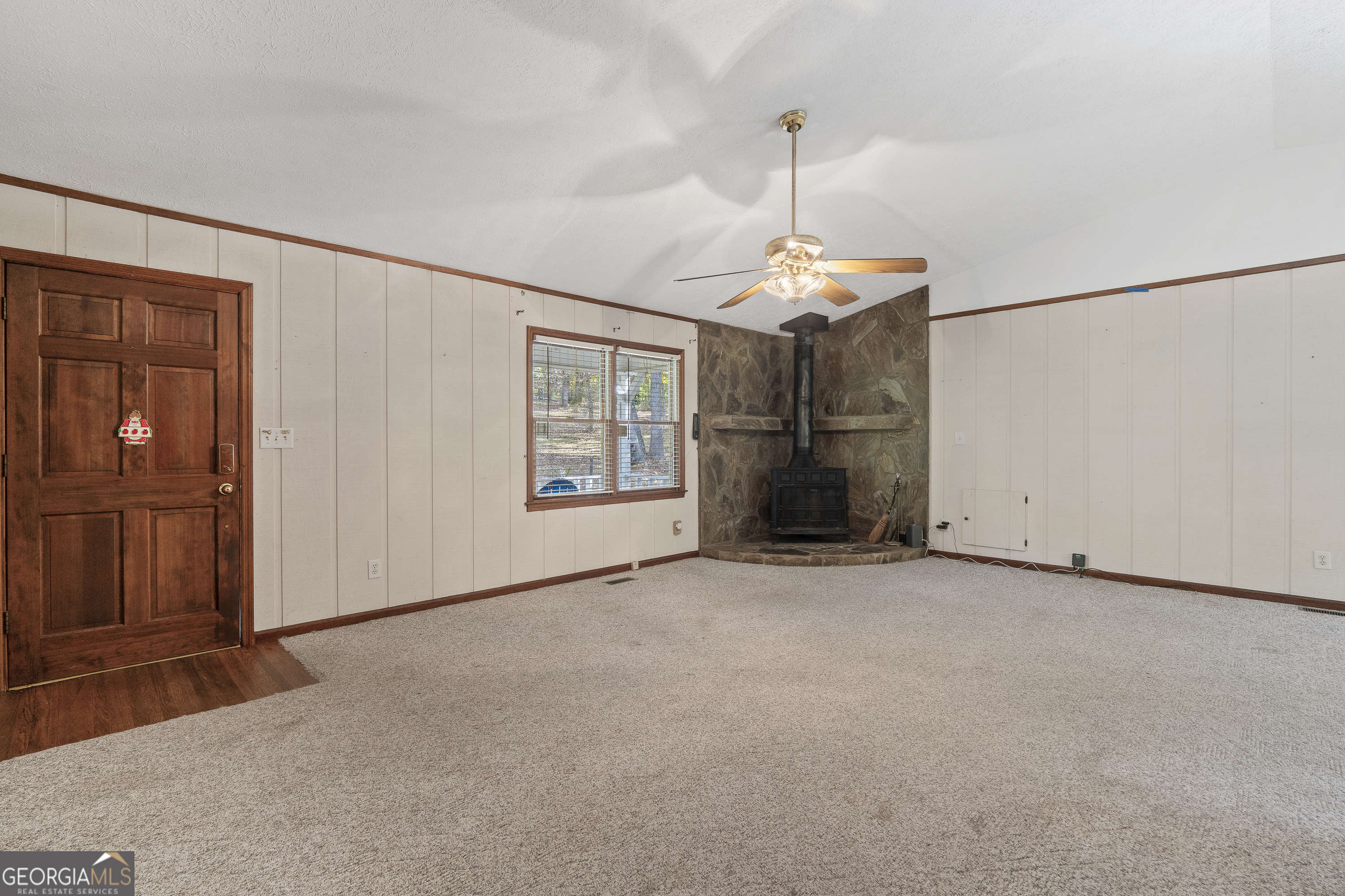 124 Coppergate Lane Macon, GA 31211 - Photo 11 of 46 an empty room with windows and cabinet