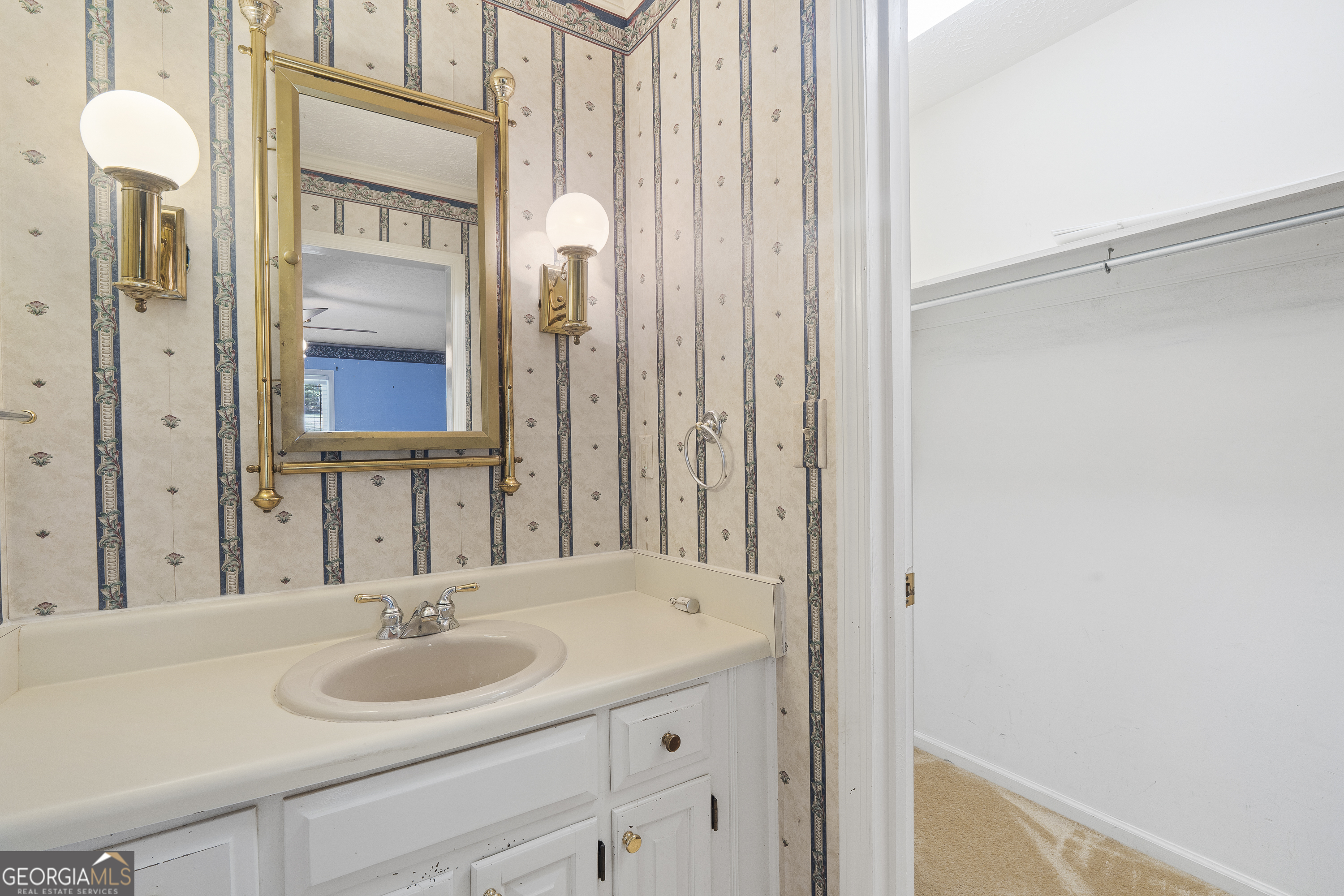 124 Coppergate Lane Macon, GA 31211 - Photo 37 of 46 a bathroom with a sink and a mirror