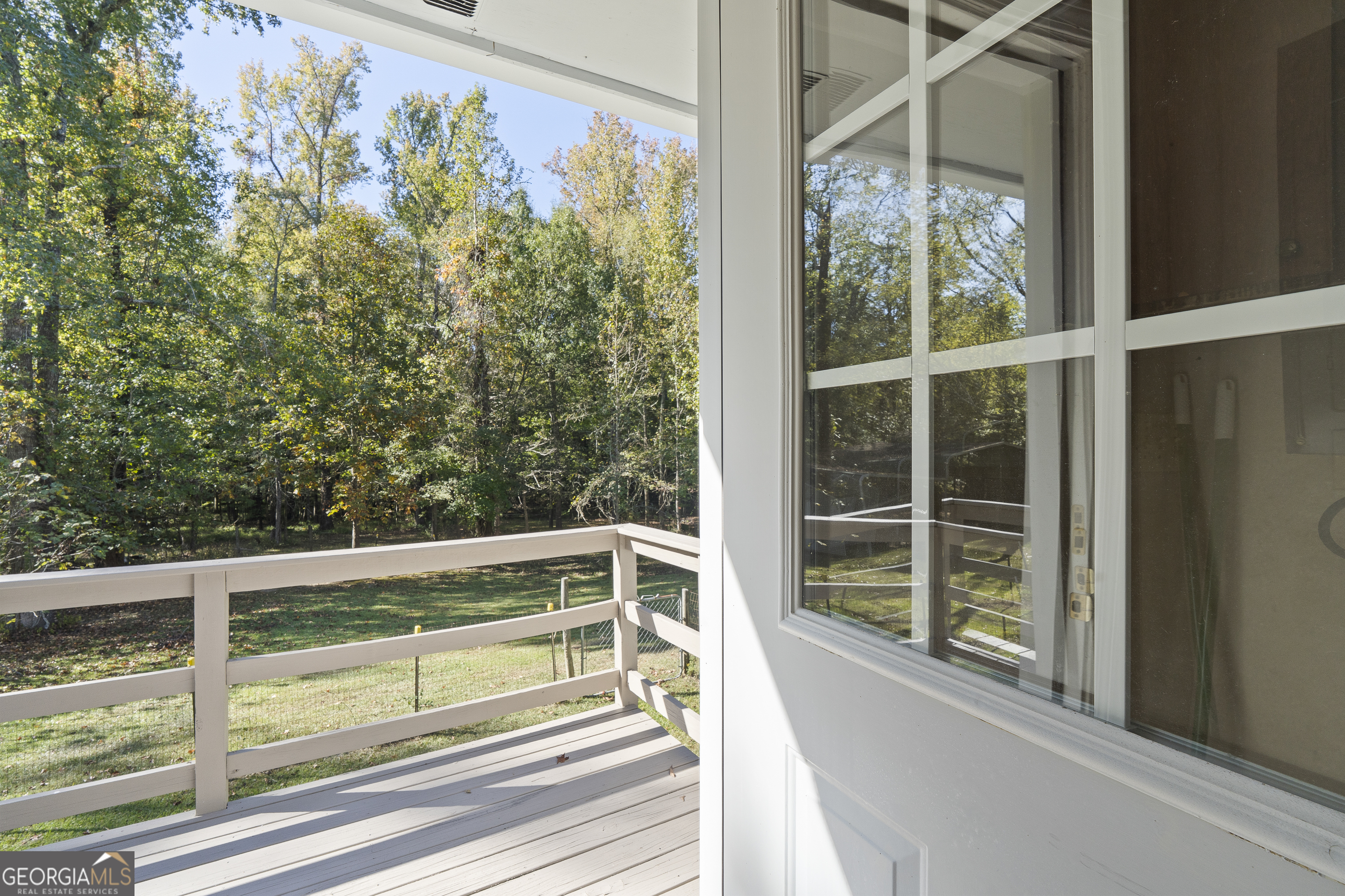 124 Coppergate Lane Macon, GA 31211 - Photo 40 of 46 a view of a balcony with wooden floor and fence
