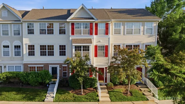 $449,000 | 27 Woodlake Drive, Parlin, NJ 08859