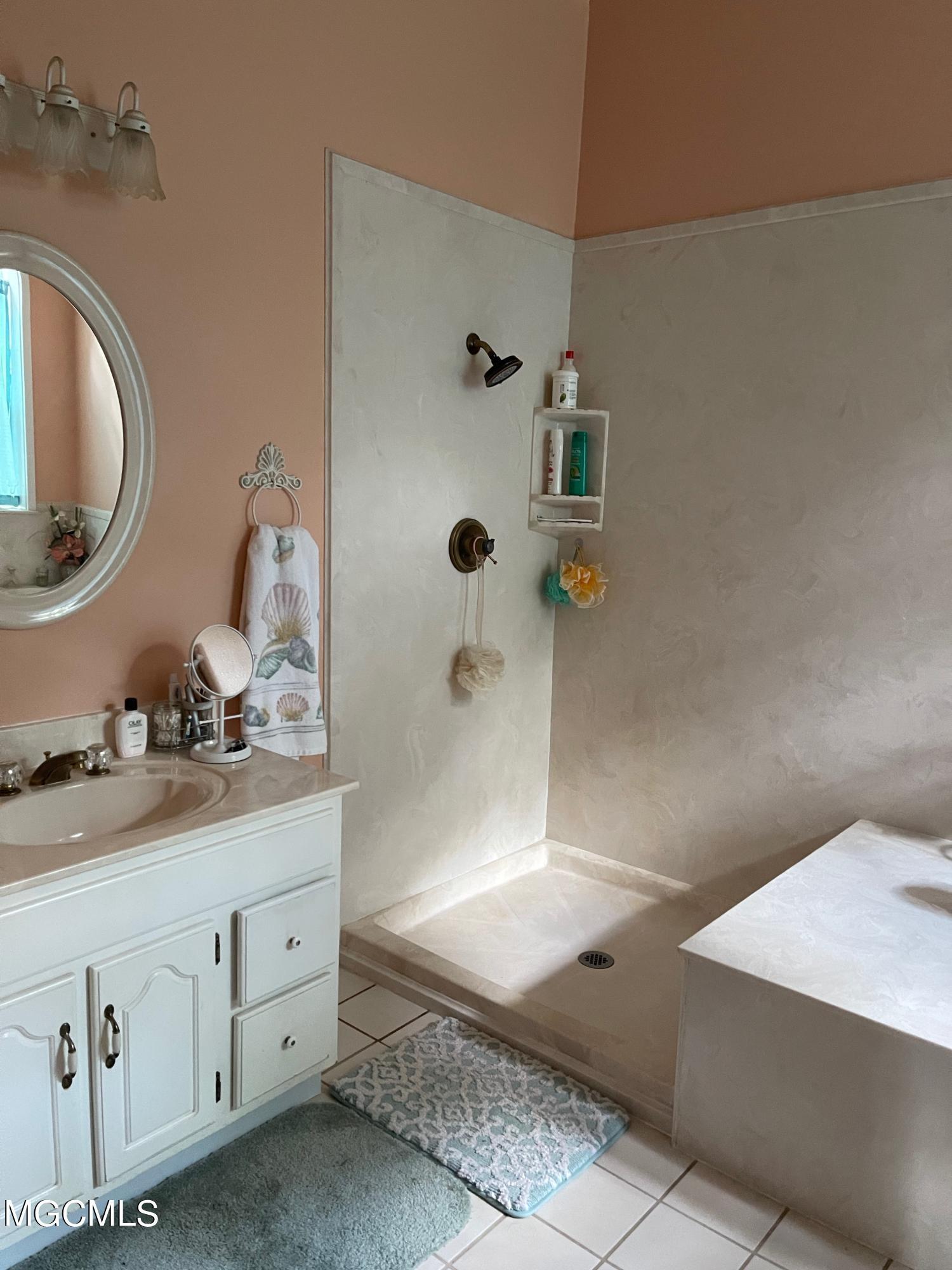 13807 John Lee Road Biloxi, MS 39532 - Photo 15 of 28 Master Bath