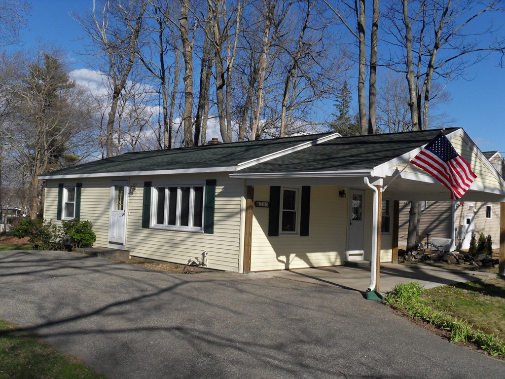 a view of a house with a yard