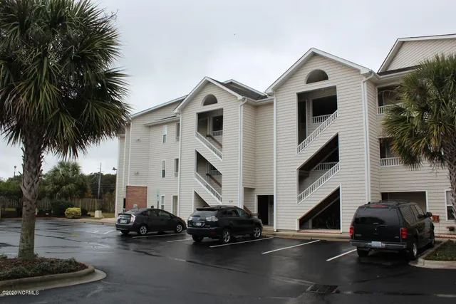 $2,100 | 633 Spencer-Farlow Drive, Unit 20, Carolina Beach, NC 28428