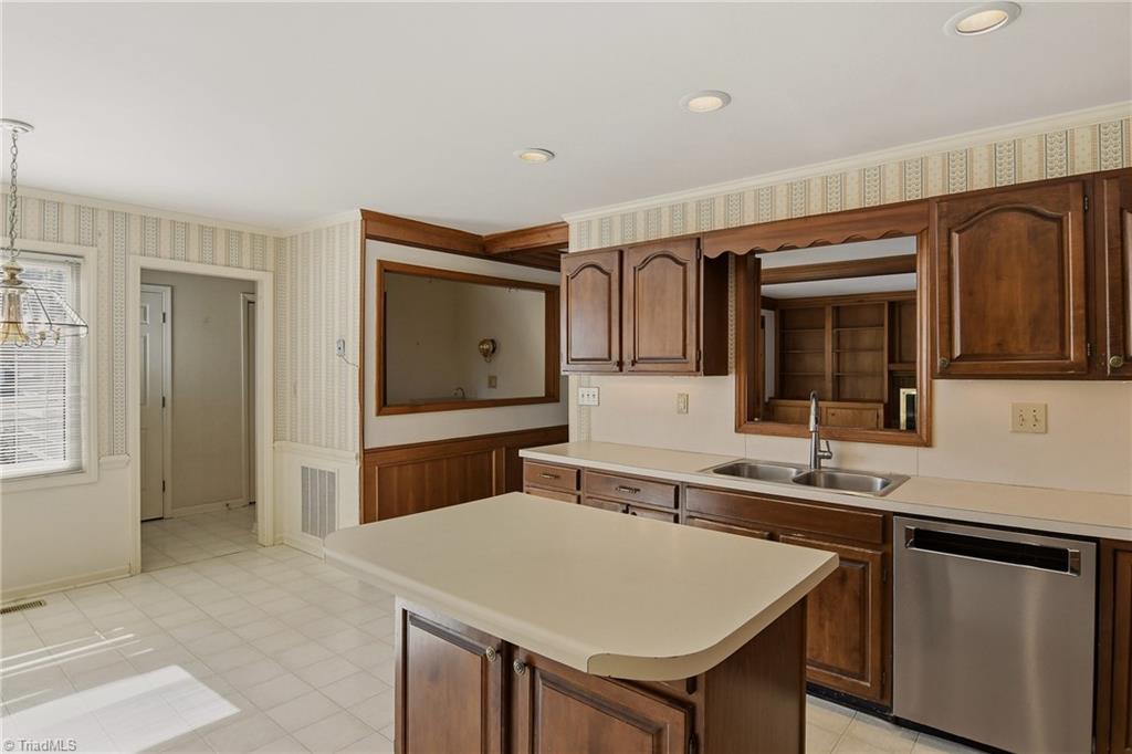 1011 Greenhurst Road Winston-Salem, NC 27104 - Photo 16 of 35