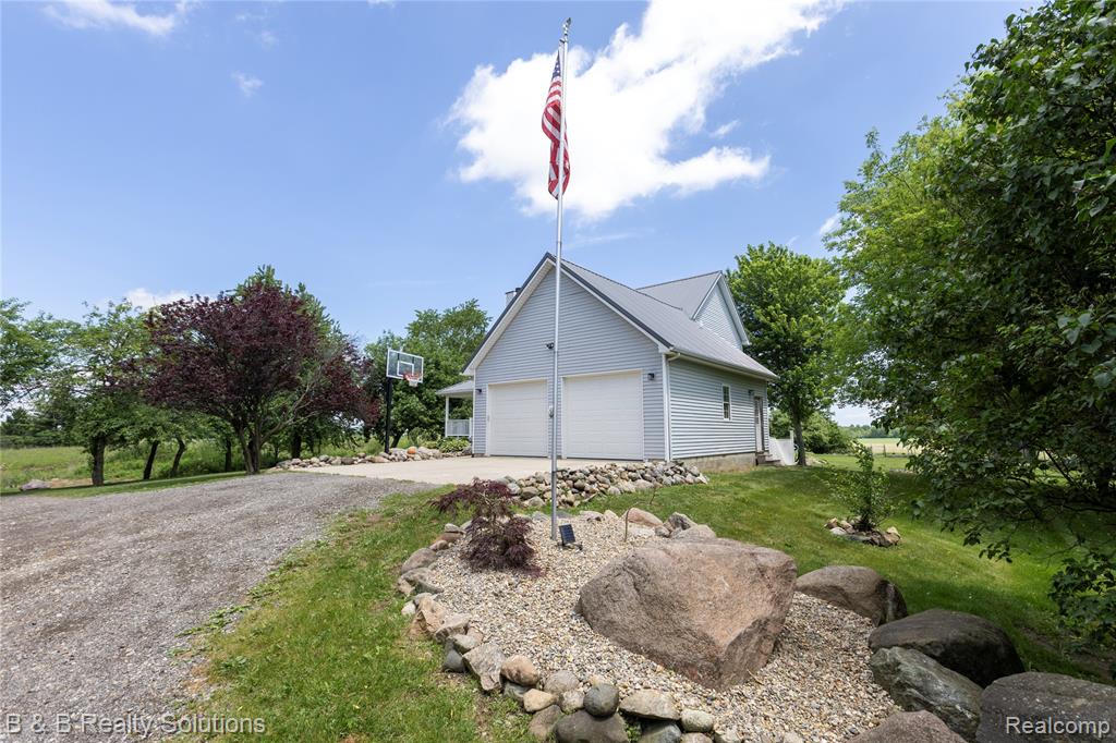 8862 Cade Road Brown City, MI 48416 - Photo 4 of 53