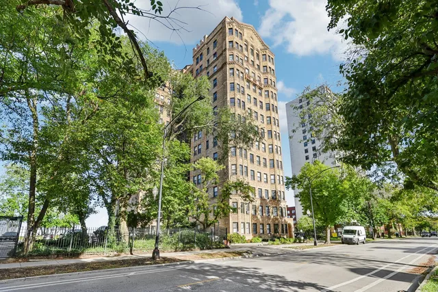 $245,000 | 7321 South South Shore Drive, Unit 8D, Chicago, IL 60649