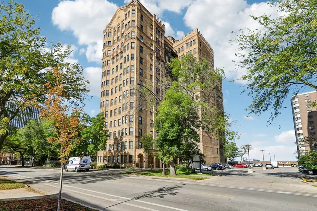 $245,000 | 7321 South South Shore Drive, Unit 8D, Chicago, IL 60649