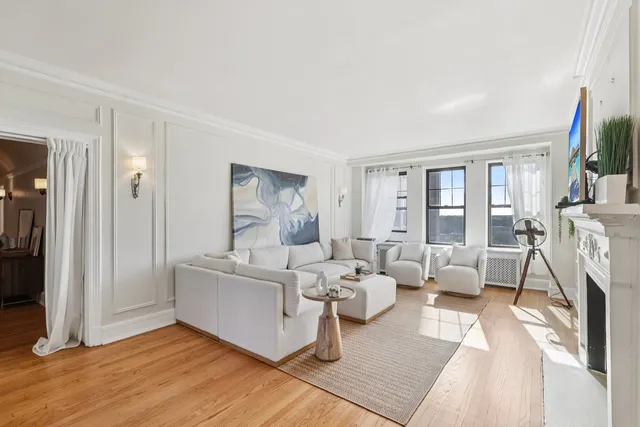 $245,000 | 7321 South South Shore Drive, Unit 8D, Chicago, IL 60649