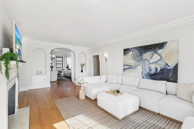 $245,000 | 7321 South South Shore Drive, Unit 8D, Chicago, IL 60649