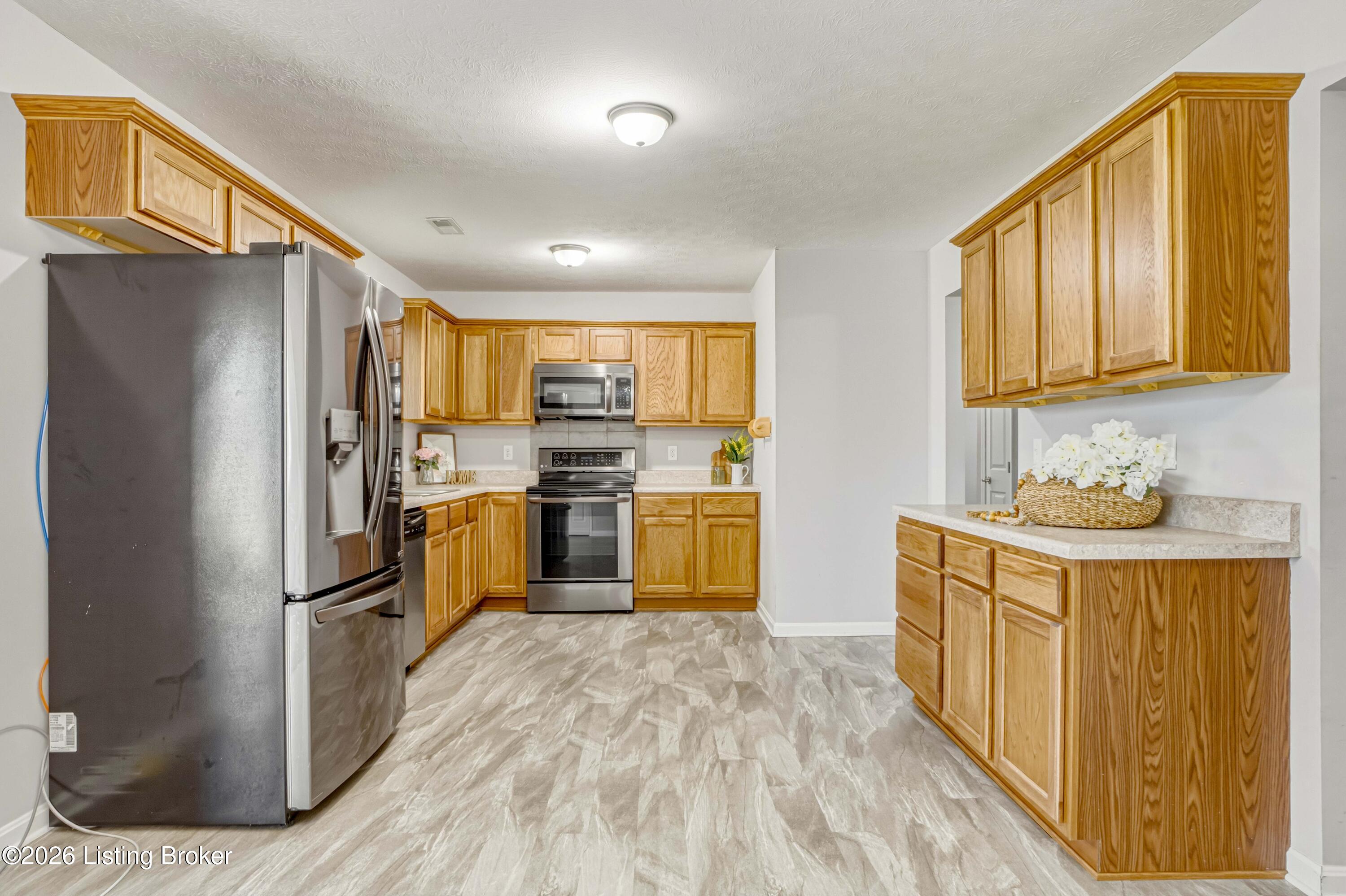 722 Cameron Ridge Road Shepherdsville, KY 40165 - Photo 11 of 36 Kitchen-Alt-View