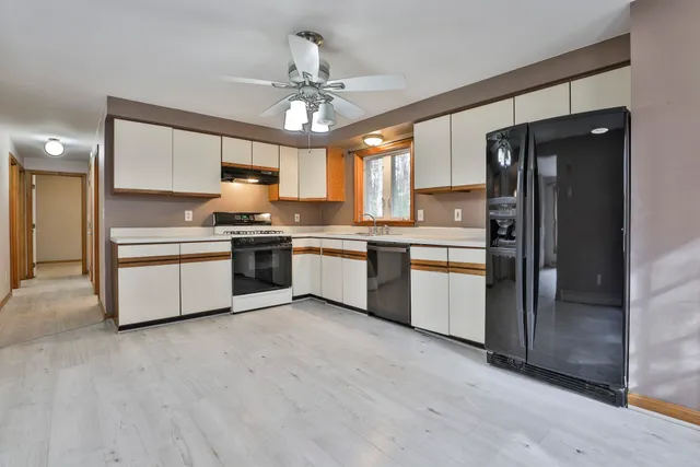 $579,000 | 16 Evergreen Drive, Hudson, NH 03051