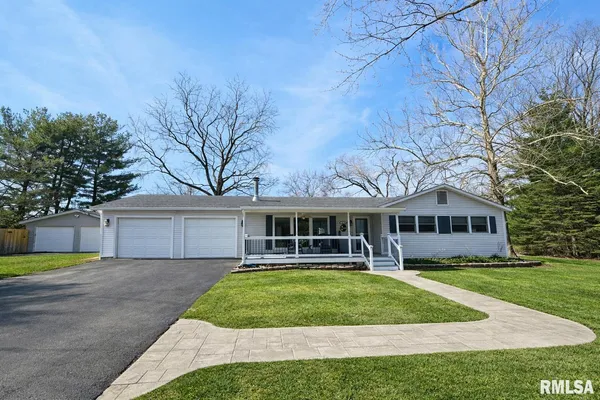 $279,900 | 1623 Village Green Road, Petersburg, IL 62675