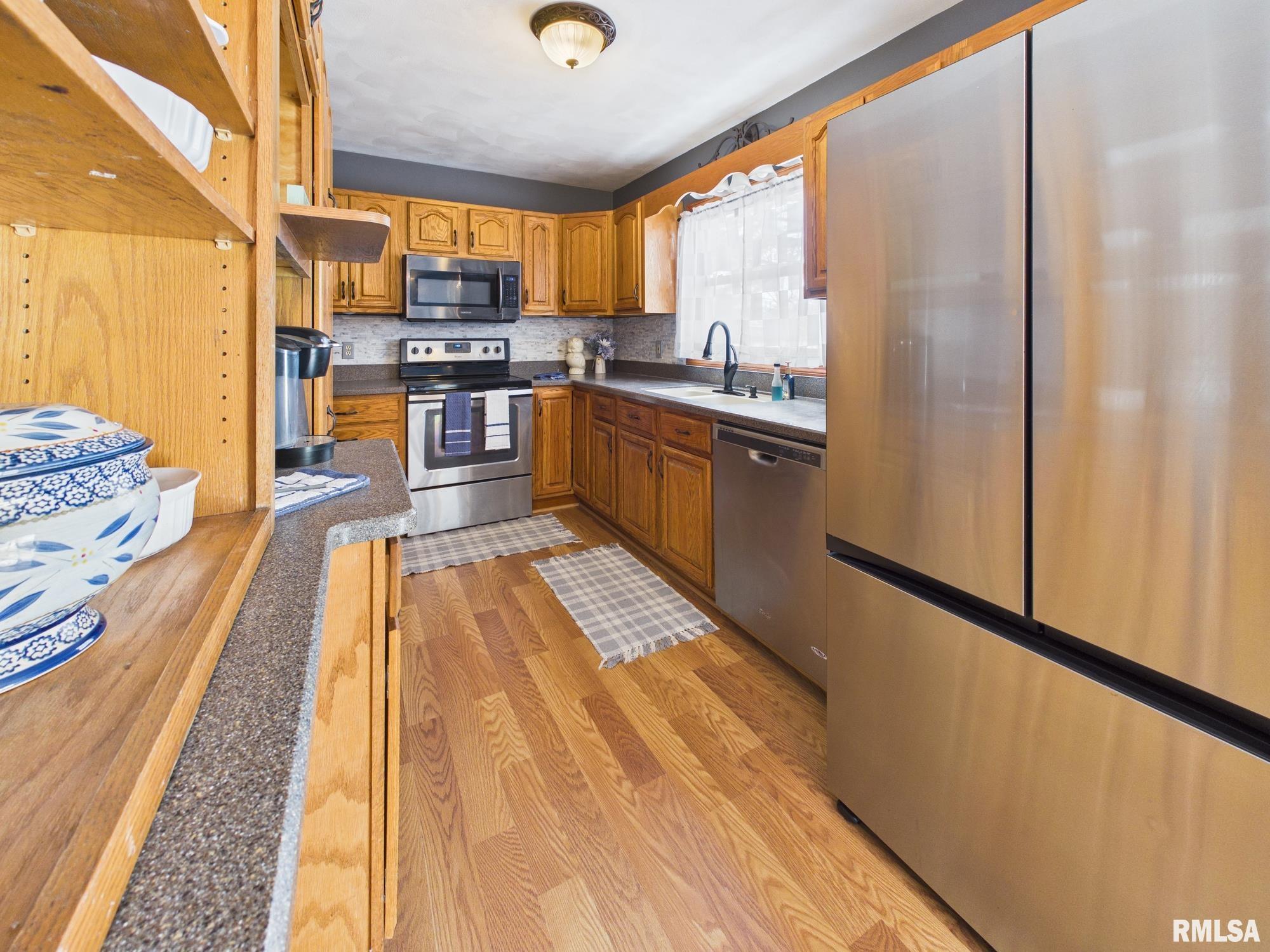 1623 Village Green Road Petersburg, IL 62675 - Photo 11 of 43