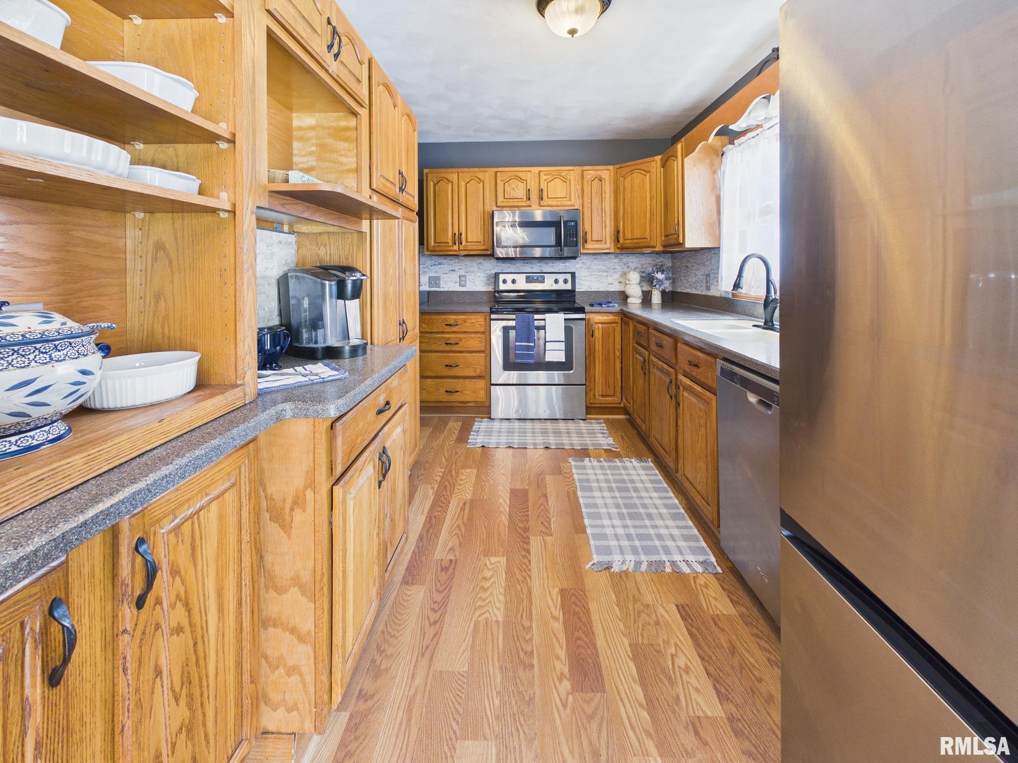 1623 Village Green Road Petersburg, IL 62675 - Photo 12 of 43