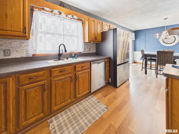 $269,900 | 1623 Village Green Road, Petersburg, IL 62675