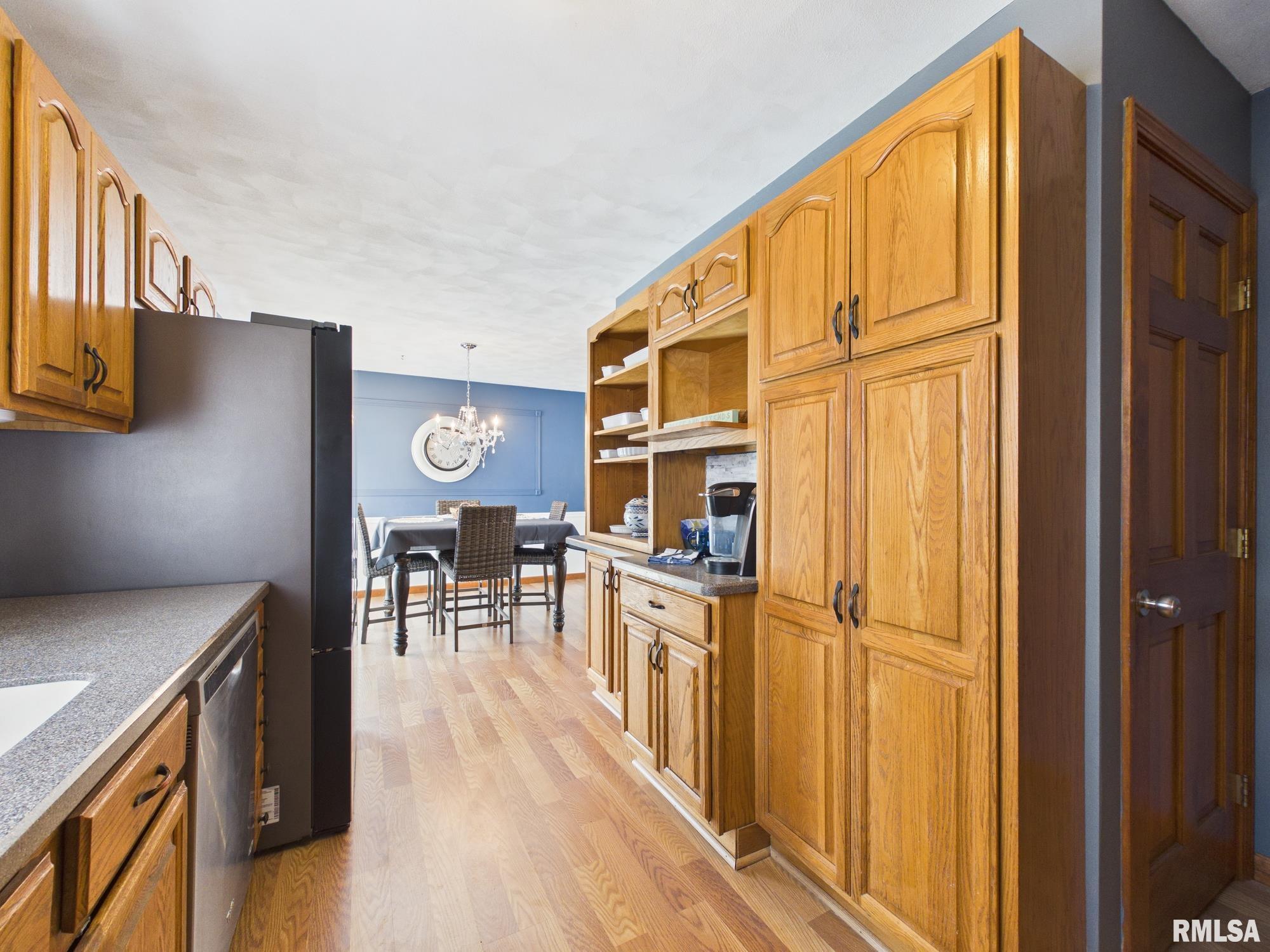 1623 Village Green Road Petersburg, IL 62675 - Photo 14 of 43