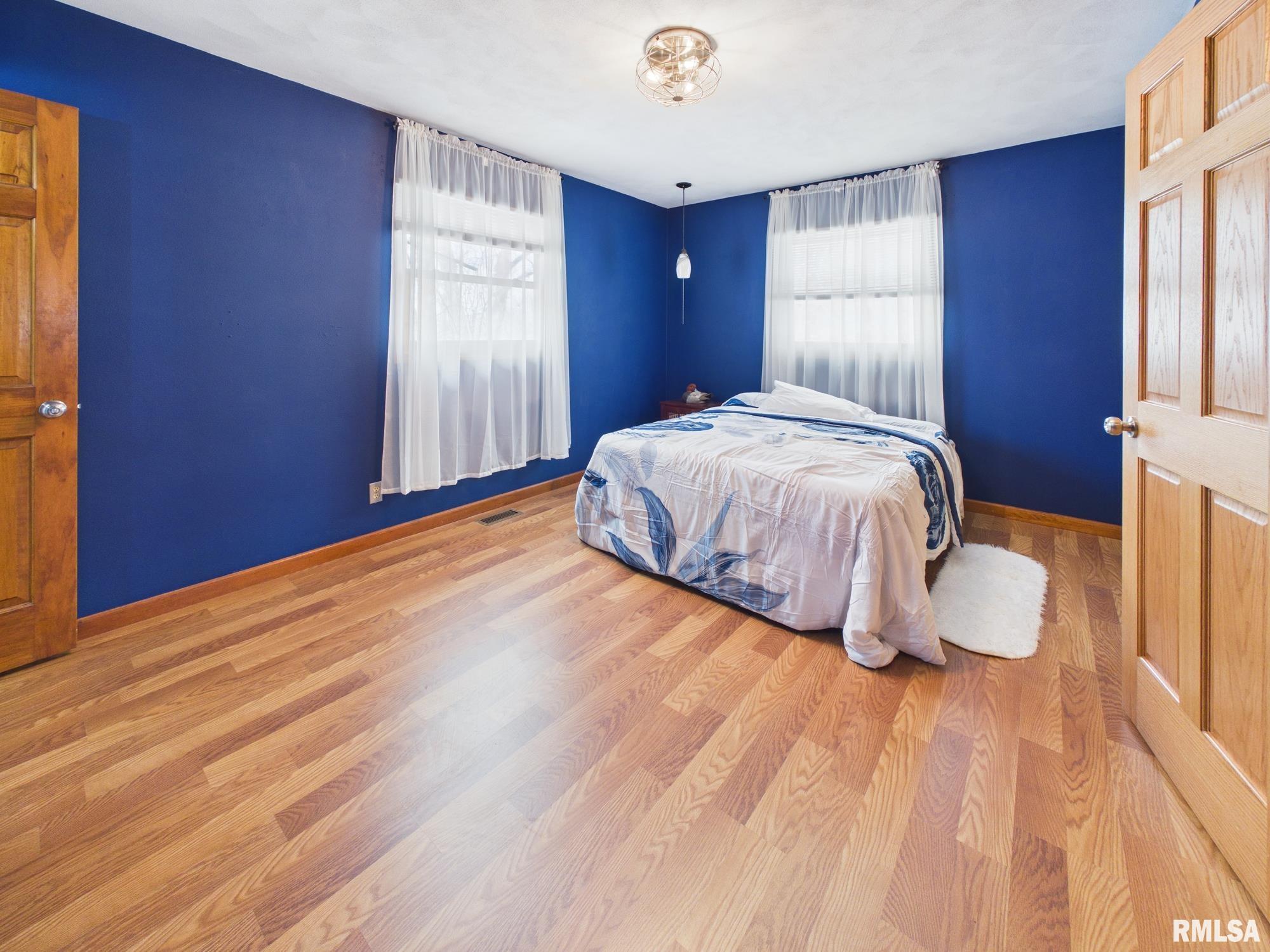 1623 Village Green Road Petersburg, IL 62675 - Photo 17 of 43