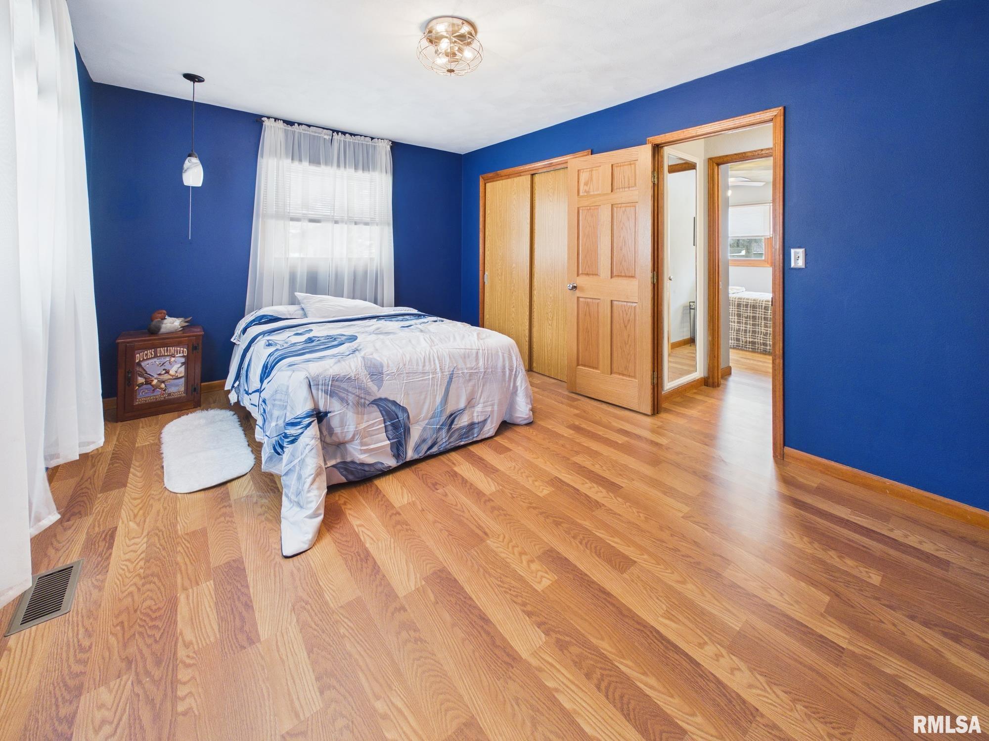 1623 Village Green Road Petersburg, IL 62675 - Photo 17 of 42