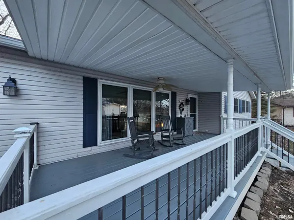 $269,900 | 1623 Village Green Road, Petersburg, IL 62675