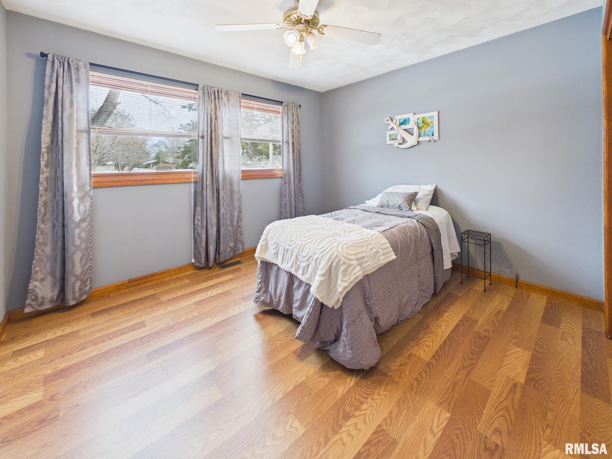 1623 Village Green Road Petersburg, IL 62675 - Photo 21 of 42