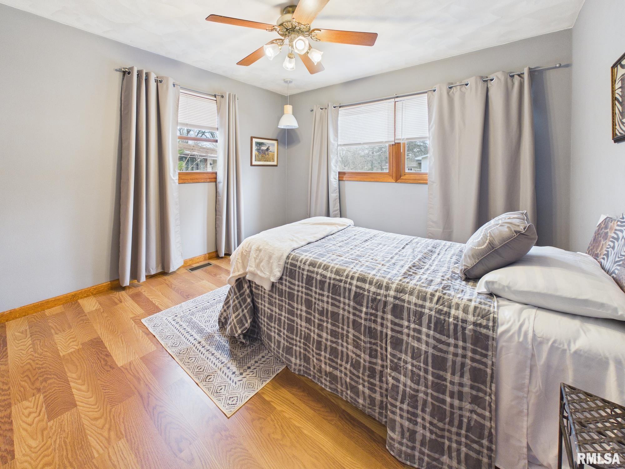 1623 Village Green Road Petersburg, IL 62675 - Photo 26 of 43