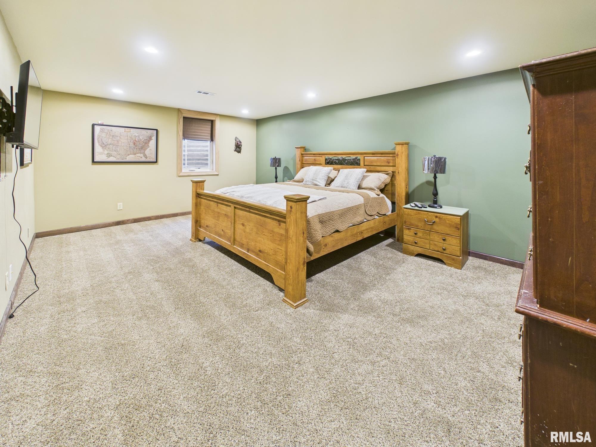 1623 Village Green Road Petersburg, IL 62675 - Photo 27 of 42