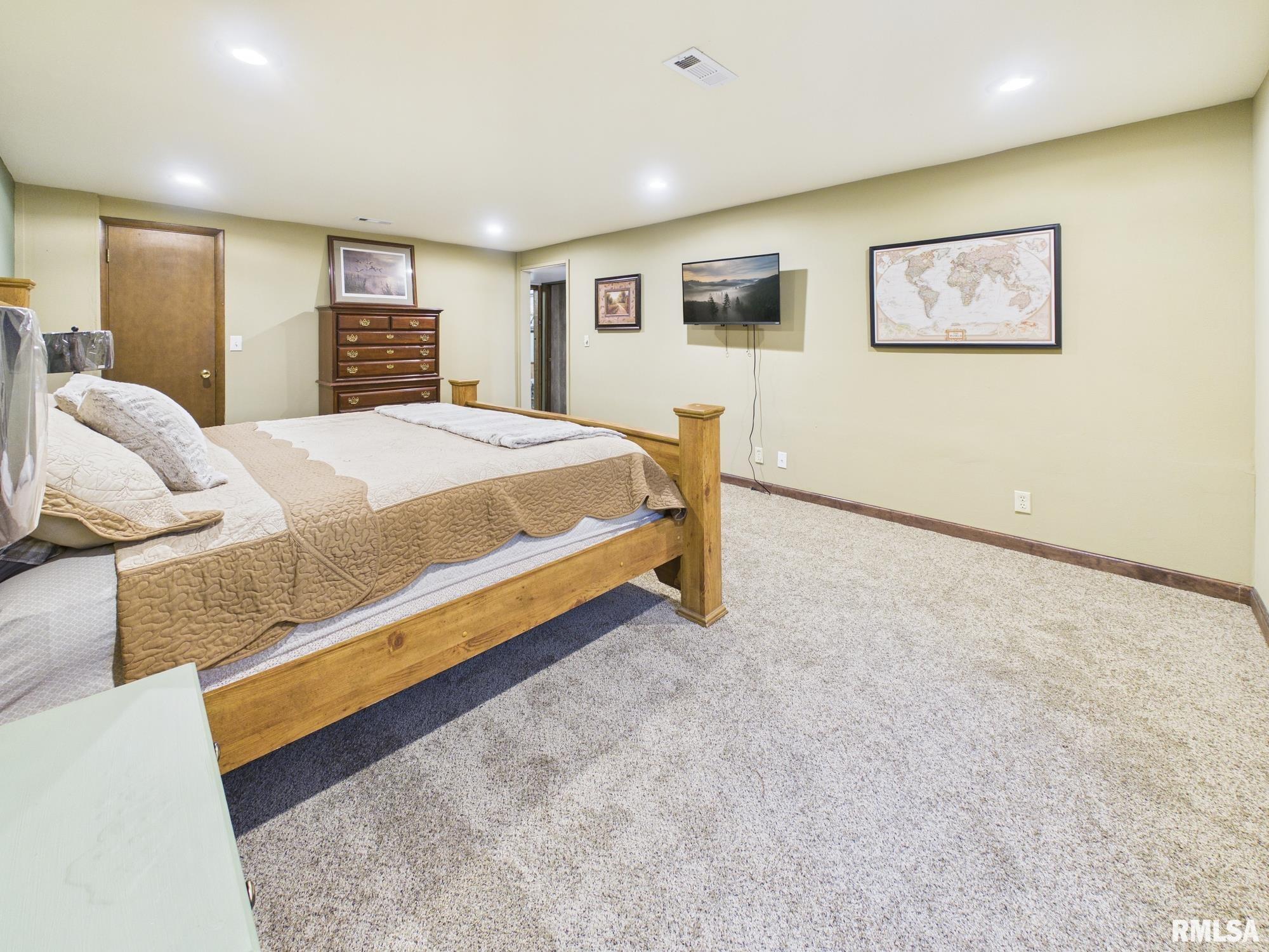 1623 Village Green Road Petersburg, IL 62675 - Photo 29 of 42