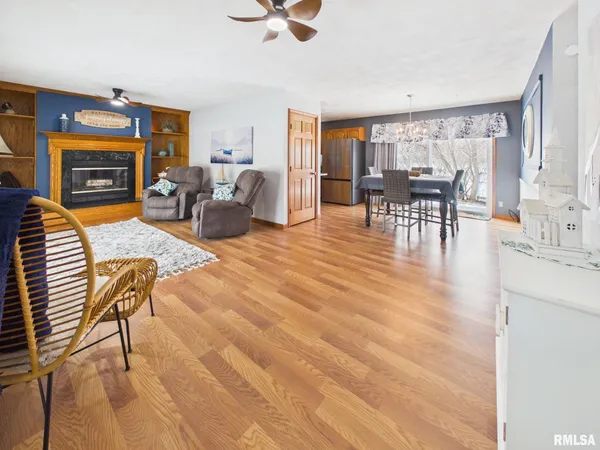 $269,900 | 1623 Village Green Road, Petersburg, IL 62675