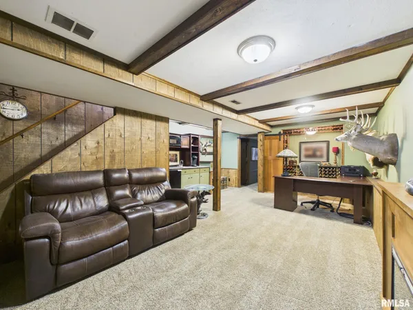 $269,900 | 1623 Village Green Road, Petersburg, IL 62675