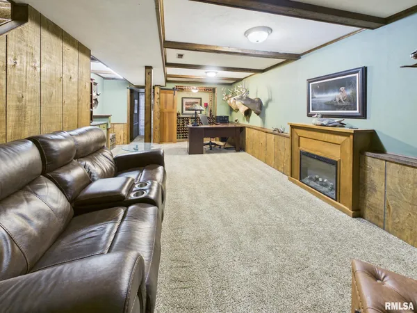 $289,900 | 1623 Village Green Road, Petersburg, IL 62675
