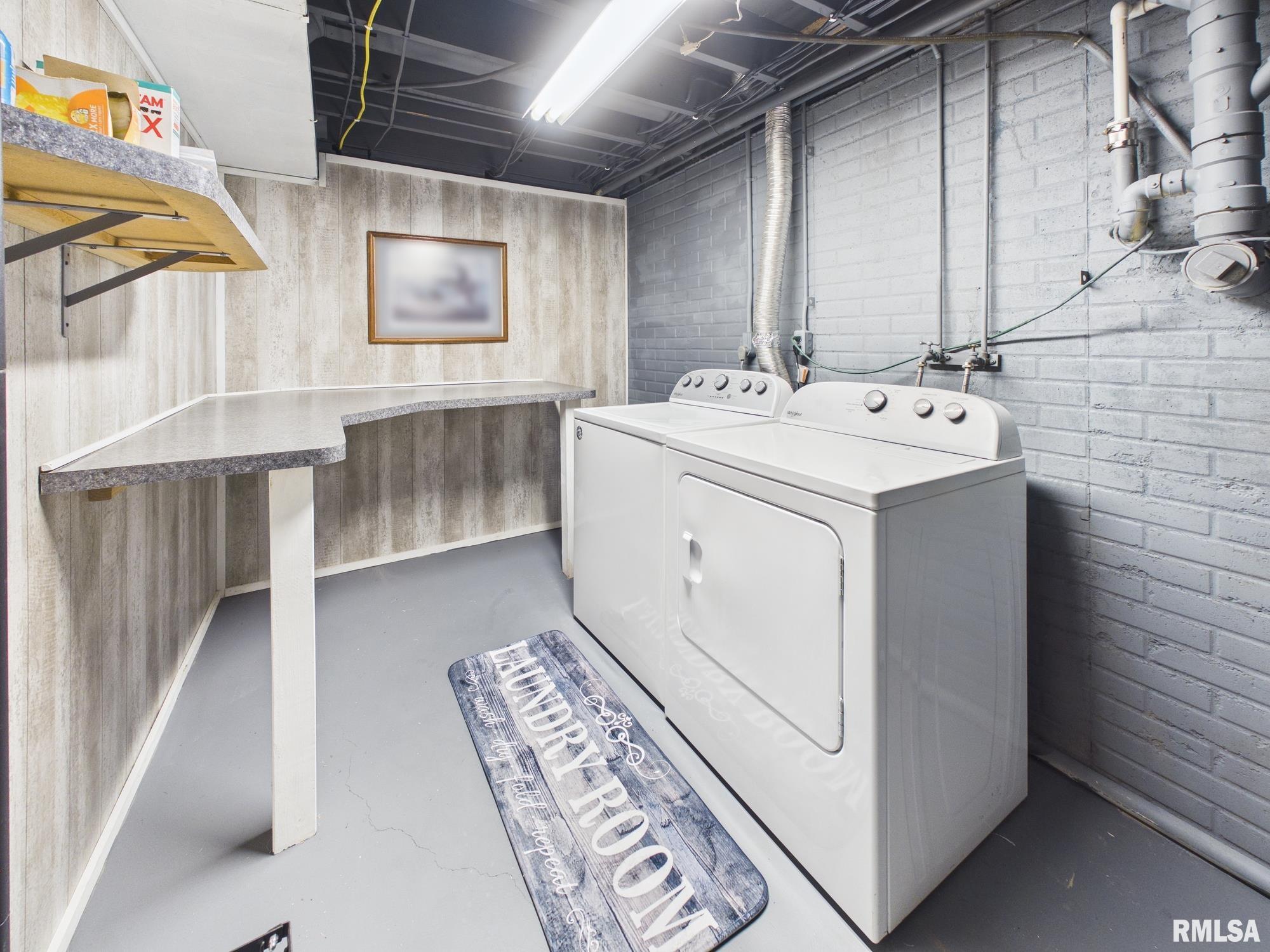 1623 Village Green Road Petersburg, IL 62675 - Photo 38 of 42